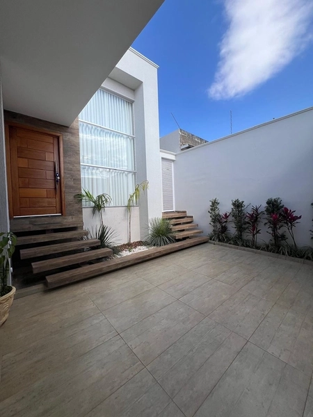 Casa com piscina por 790 mil: 2ª foto da galeria de imagens do imóvel