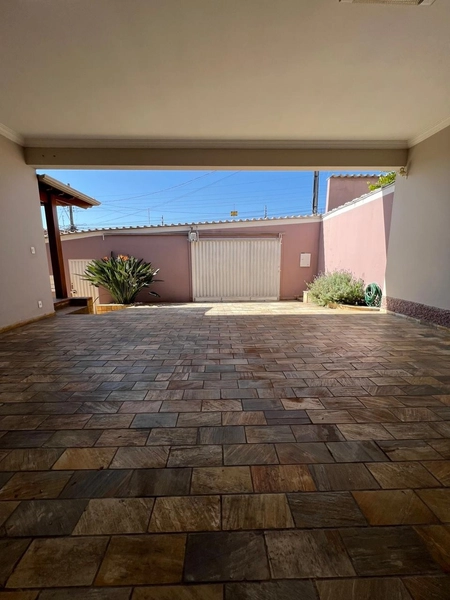 Casa na região central com 880 m² de terreno: 10ª foto da galeria de imagens do imóvel