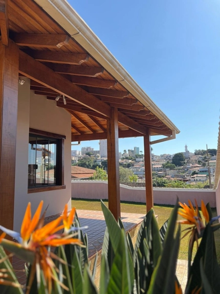 Casa na região central com 880 m² de terreno: 8ª foto da galeria de imagens do imóvel