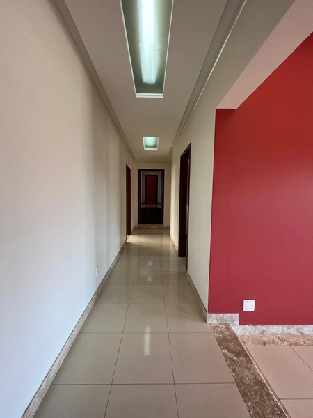 Casa na região central com 880 m² de terreno: 26ª foto da galeria de imagens do imóvel