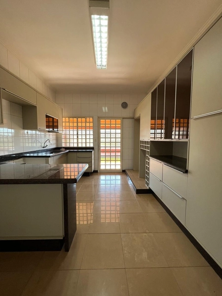 Casa na região central com 880 m² de terreno: 28ª foto da galeria de imagens do imóvel