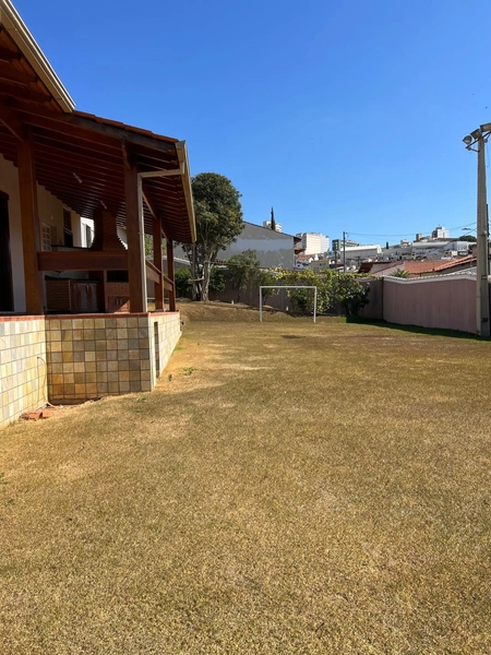 Casa na região central com 880 m² de terreno: 6ª foto da galeria de imagens do imóvel