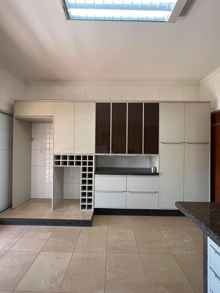 Casa na região central com 880 m² de terreno: 31ª foto da galeria de imagens do imóvel