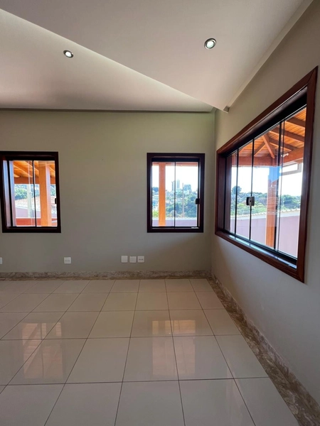 Casa na região central com 880 m² de terreno: 19ª foto da galeria de imagens do imóvel