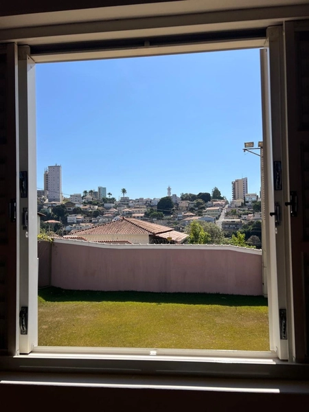 Casa na região central com 880 m² de terreno: 46ª foto da galeria de imagens do imóvel
