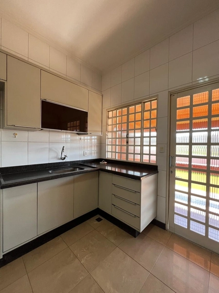 Casa na região central com 880 m² de terreno: 29ª foto da galeria de imagens do imóvel