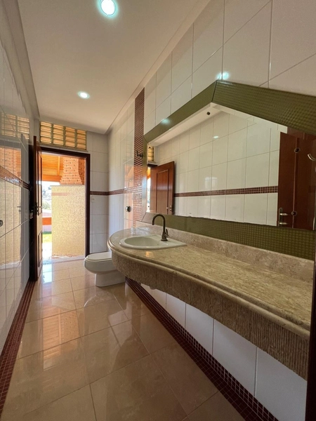 Casa na região central com 880 m² de terreno: 36ª foto da galeria de imagens do imóvel