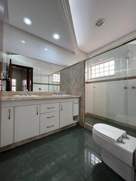 Casa na região central com 880 m² de terreno: 53ª foto da galeria de imagens do imóvel