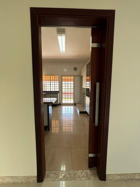 Casa na região central com 880 m² de terreno: 27ª foto da galeria de imagens do imóvel