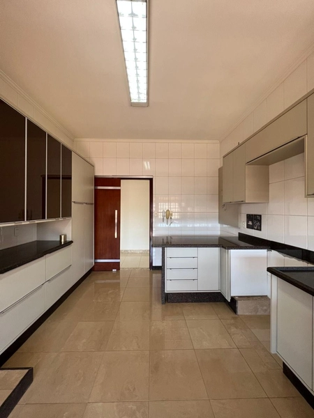 Casa na região central com 880 m² de terreno: 32ª foto da galeria de imagens do imóvel