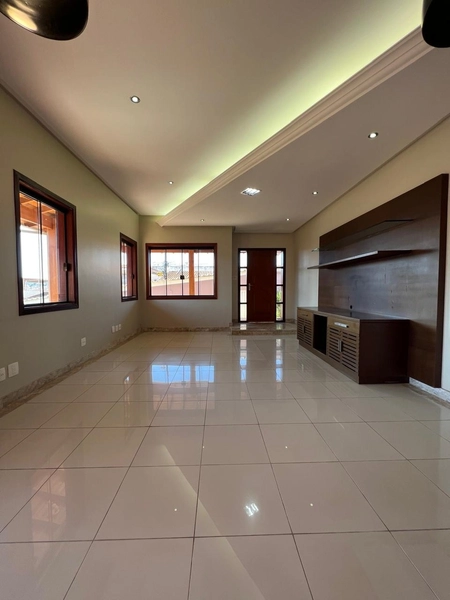 Casa na região central com 880 m² de terreno: 16ª foto da galeria de imagens do imóvel