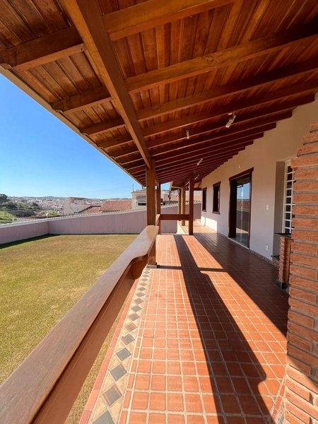 Casa na região central com 880 m² de terreno: 56ª foto da galeria de imagens do imóvel