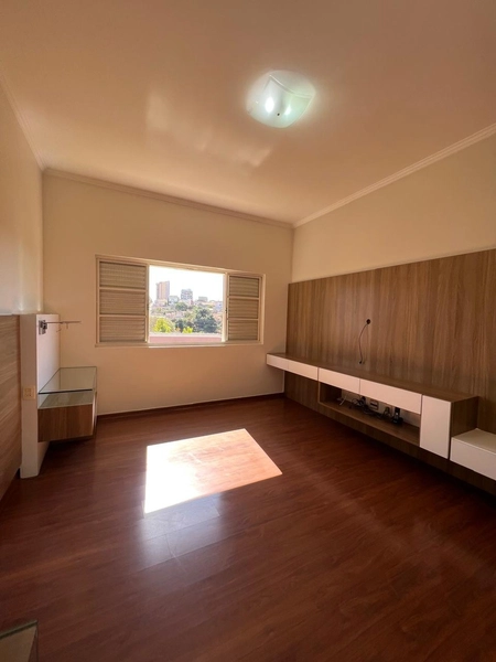 Casa na região central com 880 m² de terreno: 48ª foto da galeria de imagens do imóvel