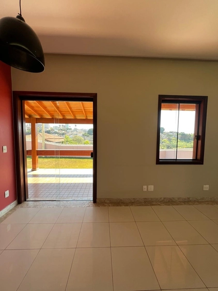 Casa na região central com 880 m² de terreno: 21ª foto da galeria de imagens do imóvel