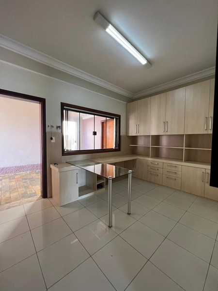 Casa na região central com 880 m² de terreno: 23ª foto da galeria de imagens do imóvel