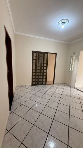 Casa de terreno inteiro por 290 mil: 1ª foto da galeria de imagens do imóvel