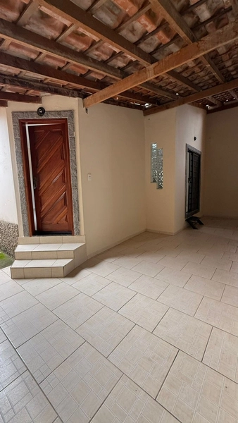 Casa de terreno inteiro por 290 mil: 3ª foto da galeria de imagens do imóvel