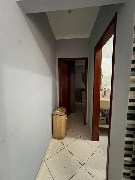 Casa com sala conjugada e cozinha planejada por 230 mil.: 13ª foto da galeria de imagens do imóvel