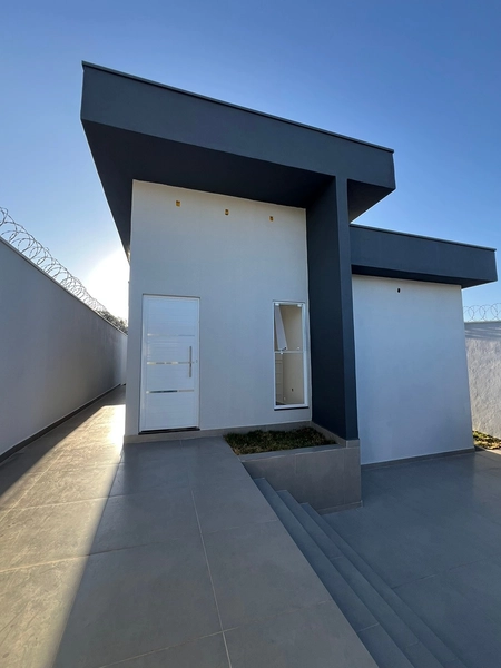 Casa com 3 dormitórios sendo um suíte por 450 mil: 2ª foto da galeria de imagens do imóvel