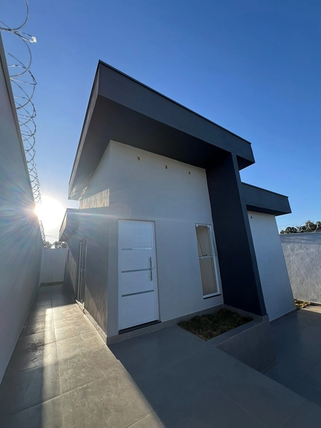 Casa com 3 dormitórios sendo um suíte por 450 mil: 1ª foto da galeria de imagens do imóvel