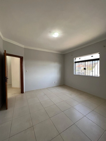 Casa de esquina próxima ao Shopping: 7ª foto da galeria de imagens do imóvel