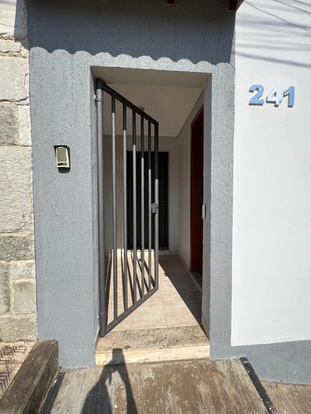 Casa de esquina próxima ao Shopping: 2ª foto da galeria de imagens do imóvel