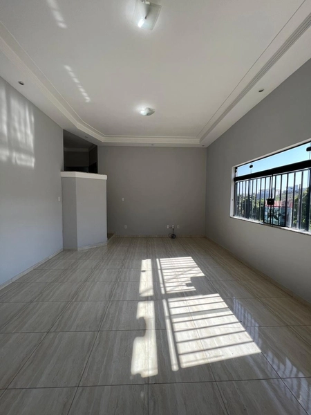 Casa de esquina próxima ao Shopping: 1ª foto da galeria de imagens do imóvel