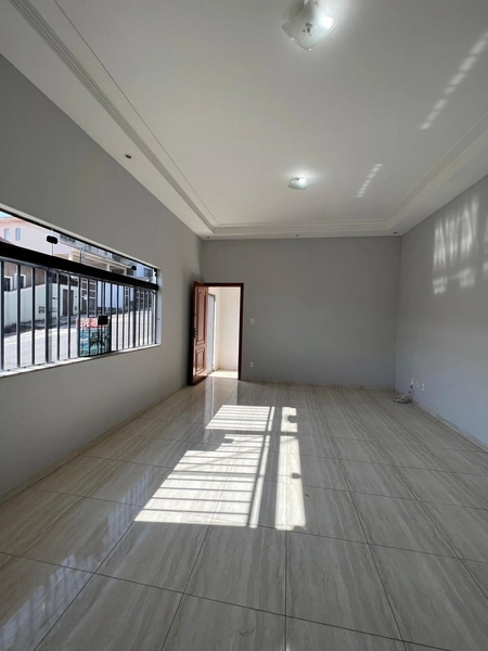 Casa de esquina próxima ao Shopping: 5ª foto da galeria de imagens do imóvel