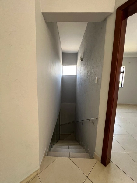 Casa de esquina próxima ao Shopping: 8ª foto da galeria de imagens do imóvel