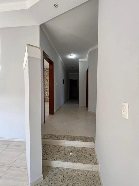 Casa de esquina próxima ao Shopping: 6ª foto da galeria de imagens do imóvel