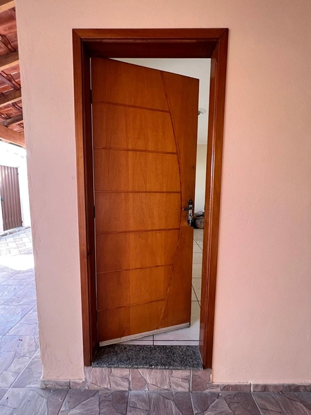 Casa terreno inteiro por 295 mil: 4ª foto da galeria de imagens do imóvel