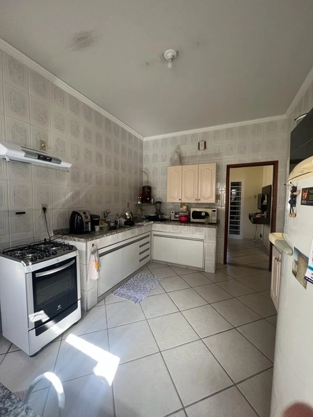 Casa próxima ao shopping por 390 mil: 4ª foto da galeria de imagens do imóvel