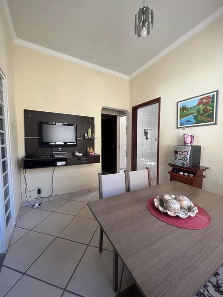 Casa próxima ao shopping por 390 mil: 2ª foto da galeria de imagens do imóvel