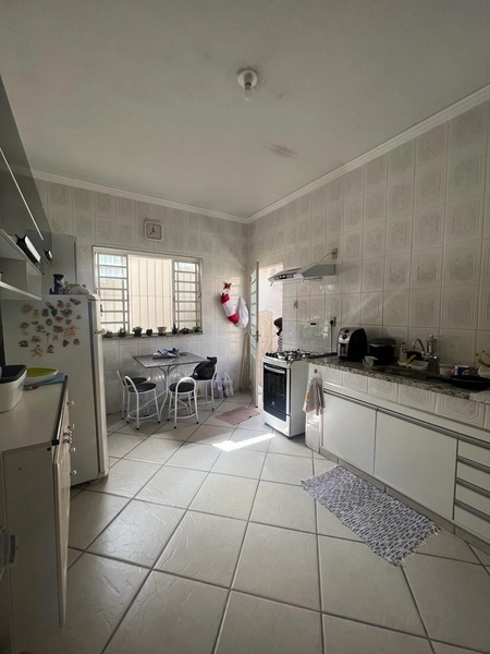 Casa próxima ao shopping por 390 mil: 3ª foto da galeria de imagens do imóvel
