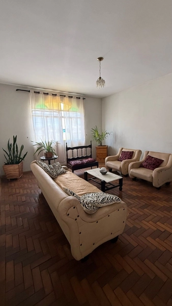 Casa com 2 moradias por 400 mil: 1ª foto da galeria de imagens do imóvel