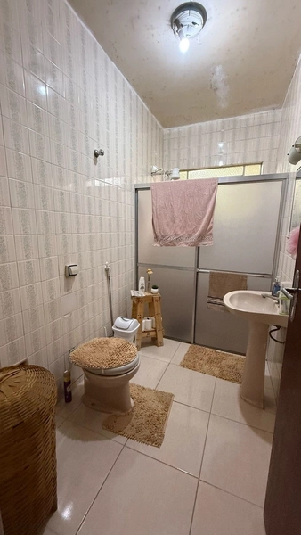 Casa com 2 moradias por 400 mil: 11ª foto da galeria de imagens do imóvel