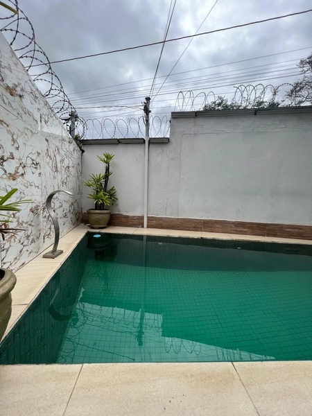 Casa com piscina por 380 mil: 3ª foto da galeria de imagens do imóvel