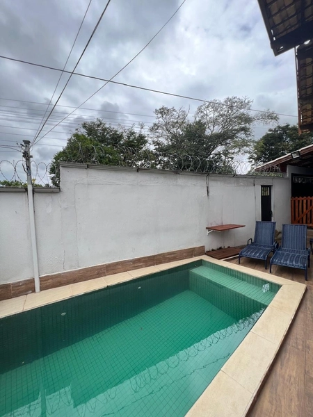 Casa com piscina por 380 mil: 4ª foto da galeria de imagens do imóvel