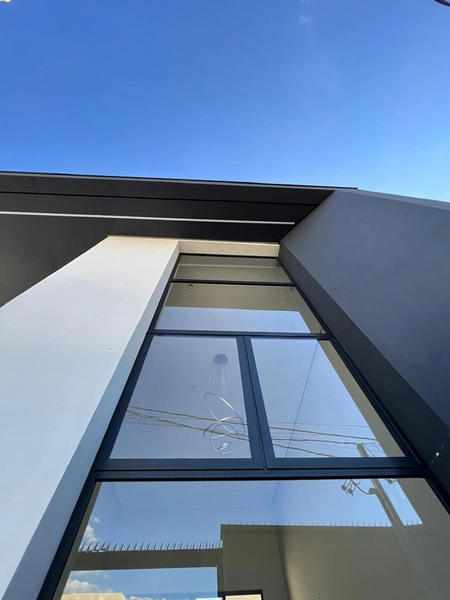 Casa nova no Treviso: 3ª foto da galeria de imagens do imóvel