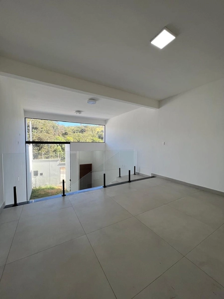 Casa com pé direito duplo no Porto Real: 7ª foto da galeria de imagens do imóvel