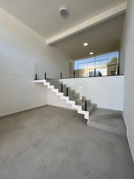 Casa com pé direito duplo no Porto Real: 5ª foto da galeria de imagens do imóvel