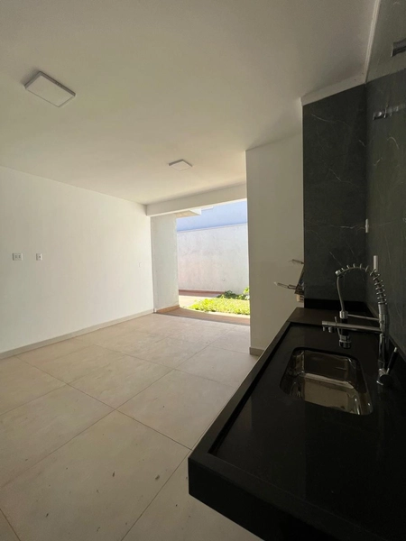 Casa com pé direito duplo no Porto Real: 18ª foto da galeria de imagens do imóvel