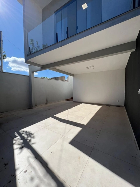Casa com pé direito duplo no Porto Real: 43ª foto da galeria de imagens do imóvel