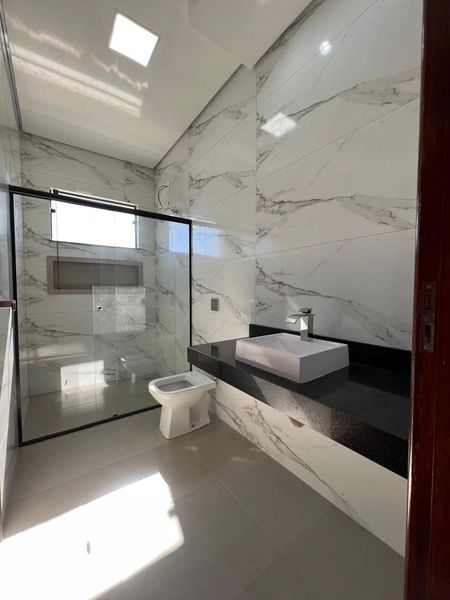 Casa com pé direito duplo no Porto Real: 29ª foto da galeria de imagens do imóvel