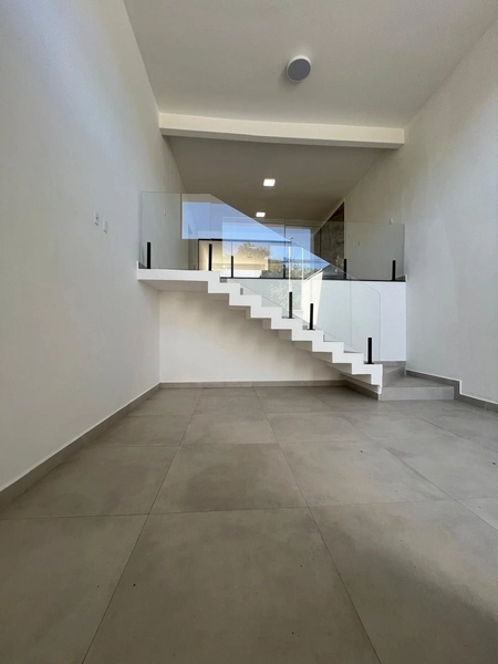 Casa com pé direito duplo no Porto Real: 4ª foto da galeria de imagens do imóvel