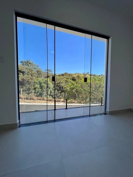 Casa com pé direito duplo no Porto Real: 34ª foto da galeria de imagens do imóvel