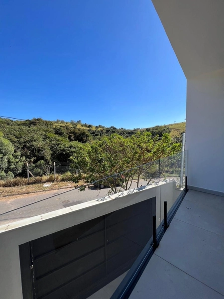 Casa com pé direito duplo no Porto Real: 35ª foto da galeria de imagens do imóvel