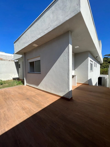 Casa com pé direito duplo no Porto Real: 38ª foto da galeria de imagens do imóvel