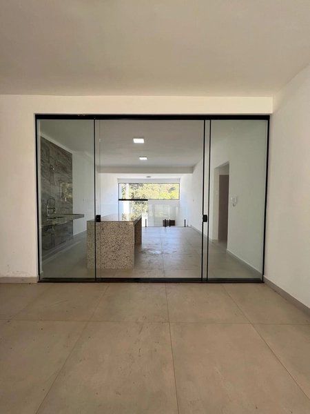 Casa com pé direito duplo no Porto Real: 21ª foto da galeria de imagens do imóvel