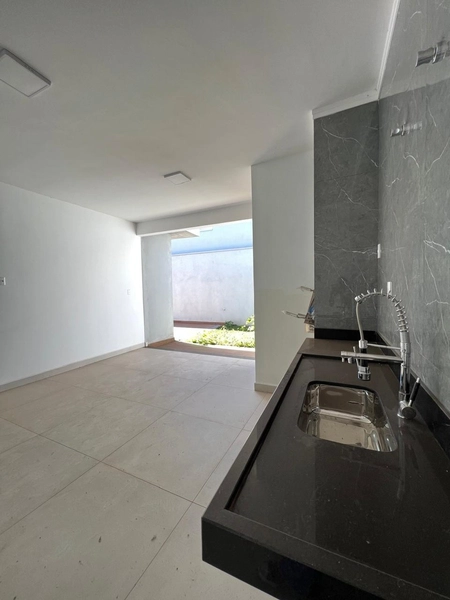 Casa com pé direito duplo no Porto Real: 15ª foto da galeria de imagens do imóvel